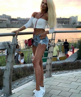 Эмилия, 23 года, 2 размер груди